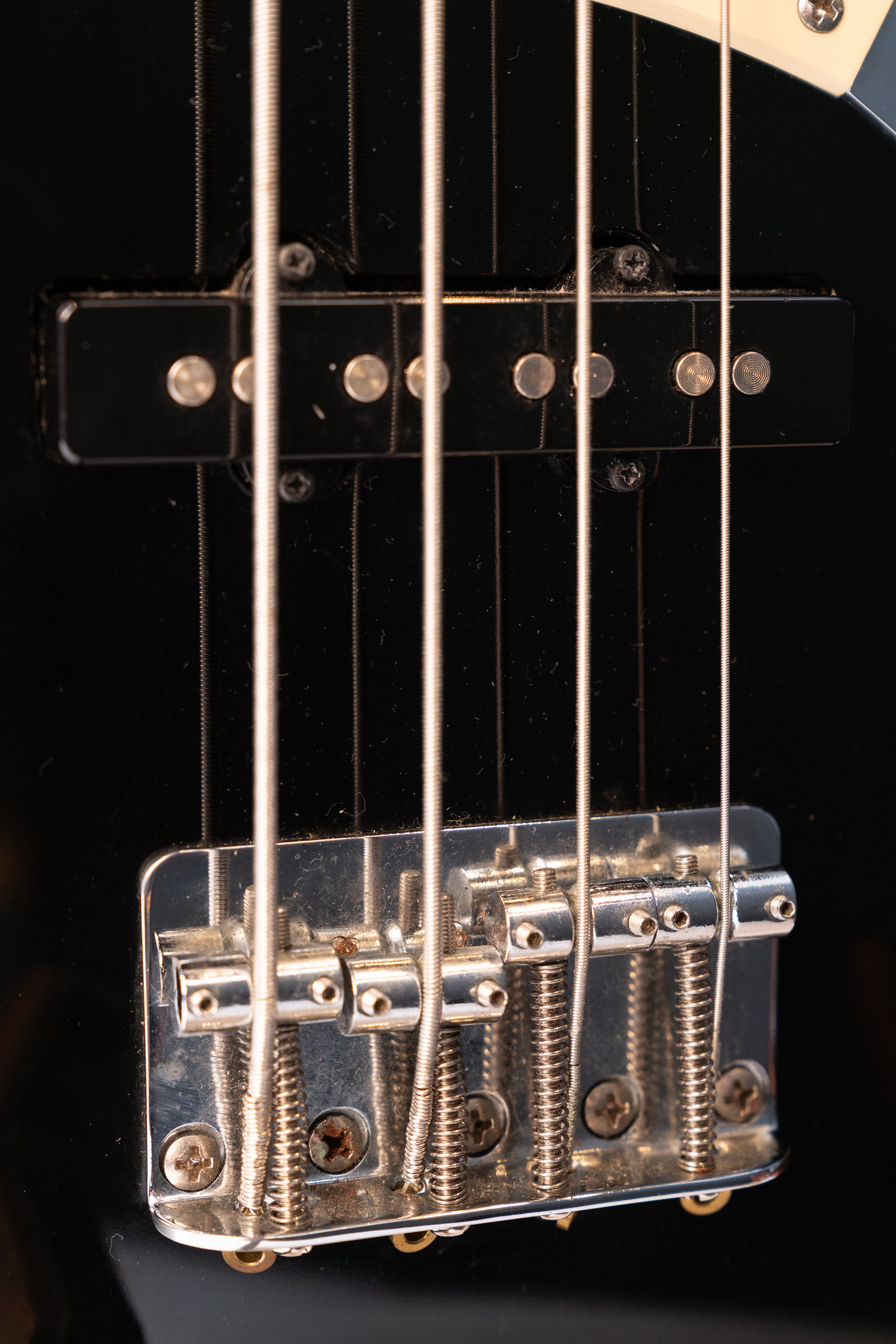 2014 Squier Affinity J Bass in Black