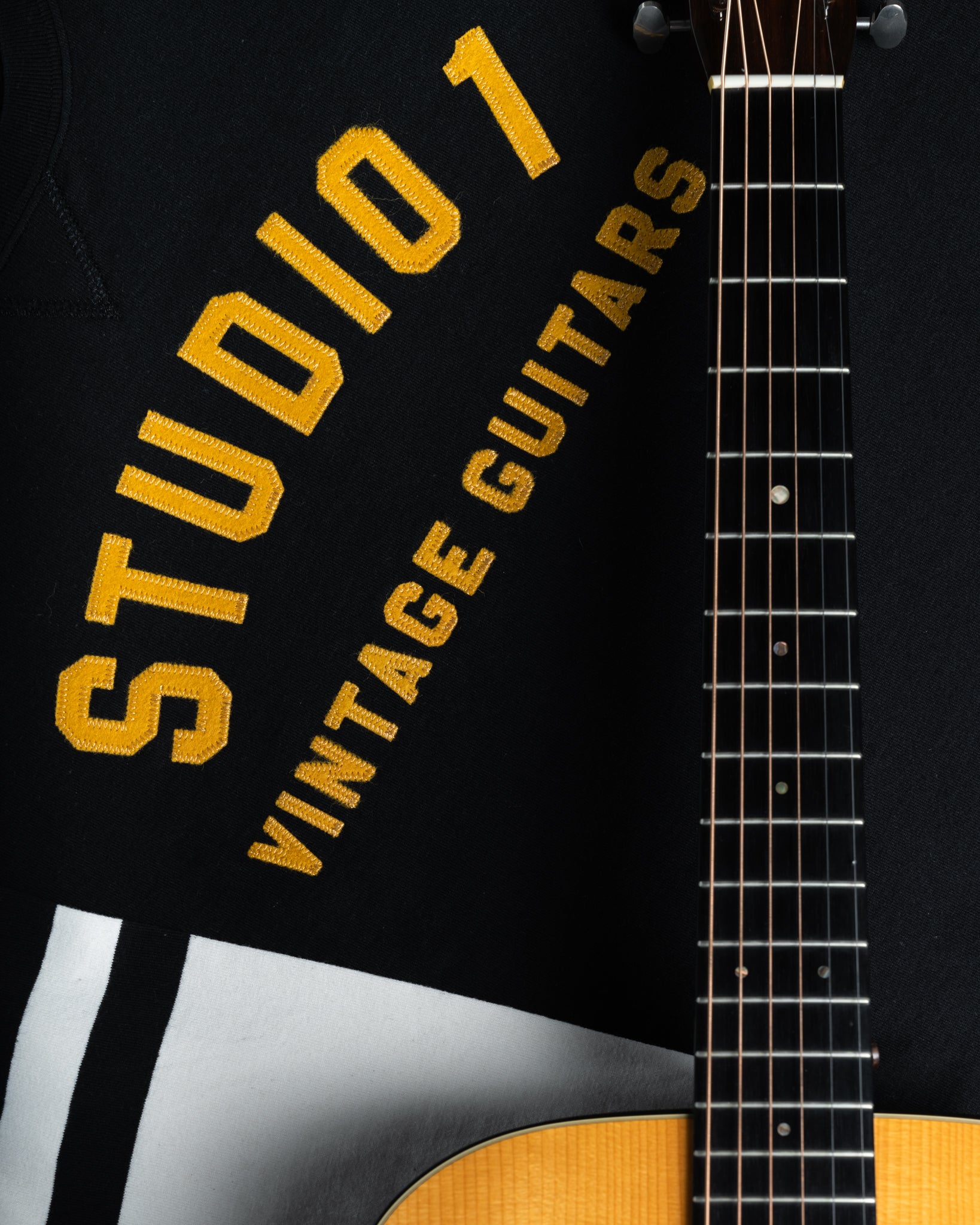 Studio 1 Vintage Guitar's Long Sleeve Jersey T-Shirt